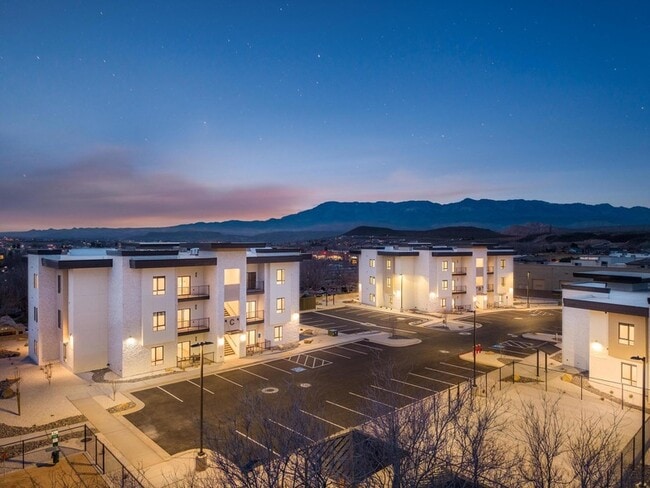 Photo - 983 W State St