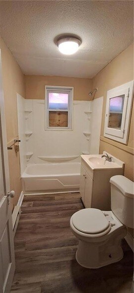 Photo - 1506 Jules St