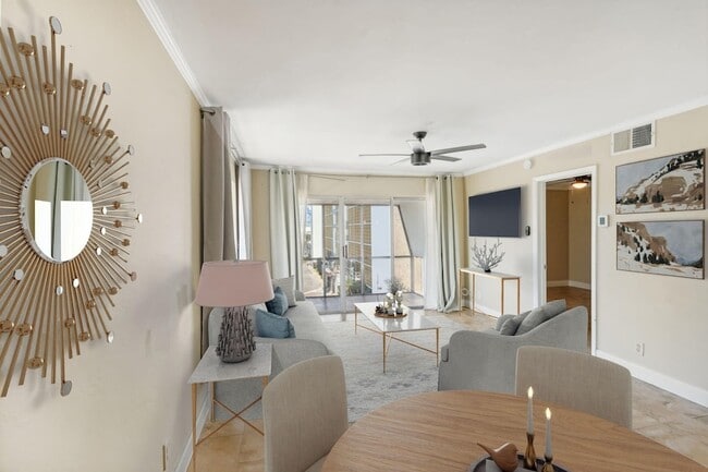 Building Photo - 3040 NE 16th Ave Unit 402