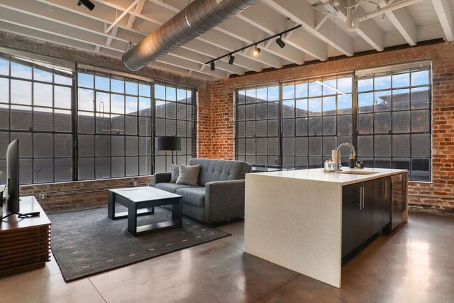 Building Photo - 822 Howard Ave Unit ID1272380P