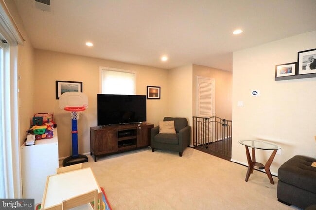 Photo - 748 Azalea Dr