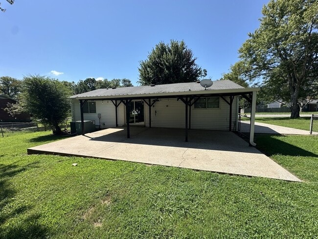 Photo - 116 SE Springdale Dr