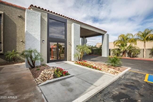 Building Photo - 5615 N 7th St Unit 1