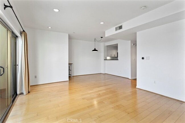 Photo - 159 W Green St