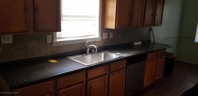 Photo - 2128 Red Banks Rd N