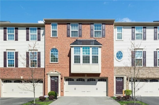 Building Photo - 1204 Pointe View Dr