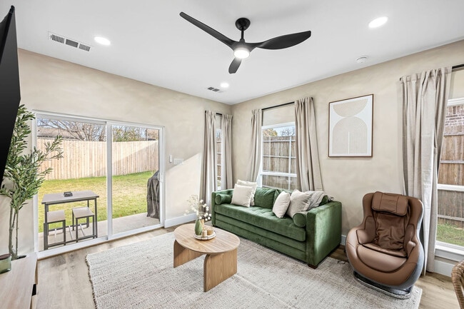 Building Photo - 5702 Riverside Dr Unit SI ID1501122P