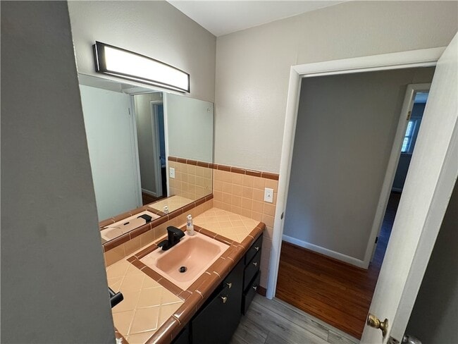 Photo - 119 W Miller St