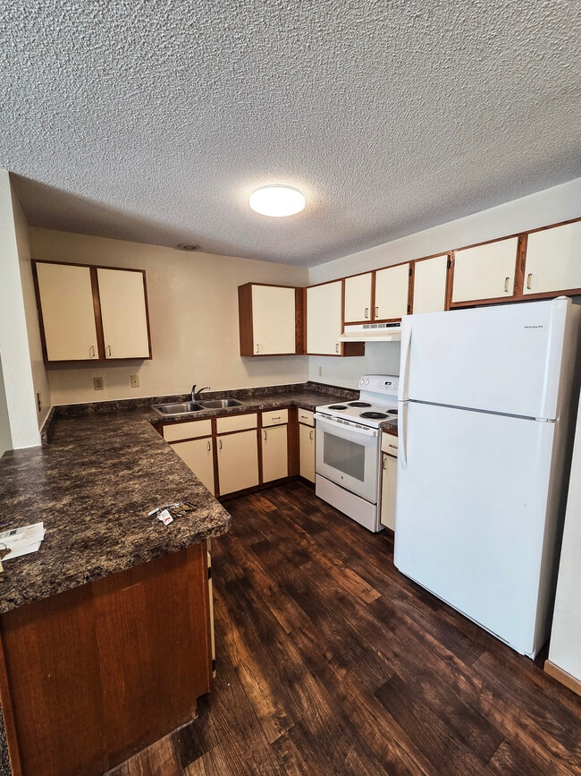 Photo - Pine Pointe Apartments