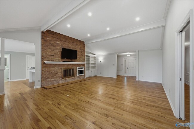 Photo - 815 Baylor Dr SE