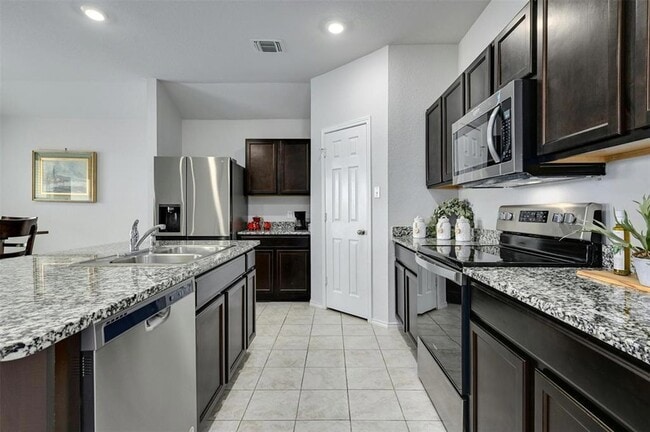 Photo - 1045 Taggart Trail