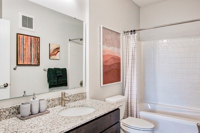 Photo - Bold on Blvd