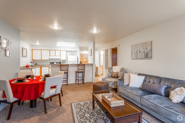 2BR, 1BA - 902 SF - The Whimsical Pig