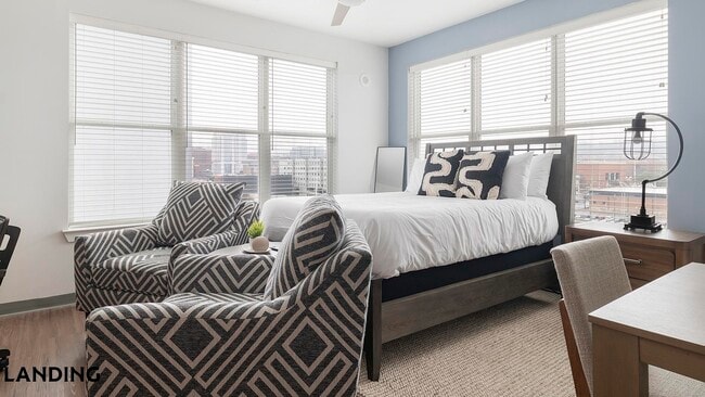 Building Photo - 302 13th St S Unit PH702