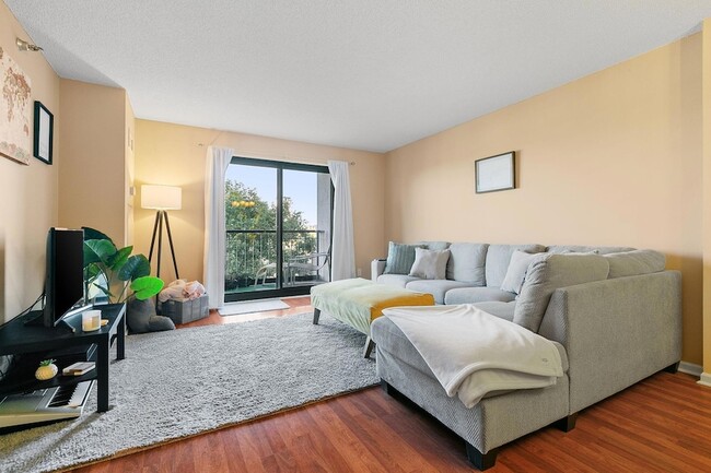 Photo - 401 S 1st St