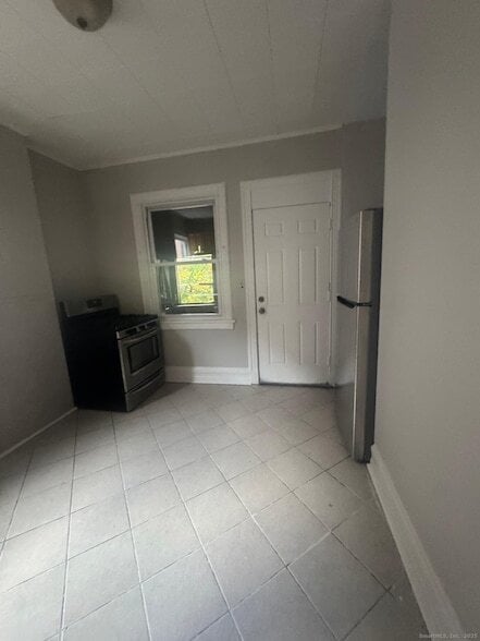 Building Photo - 287 Dover St Unit 2