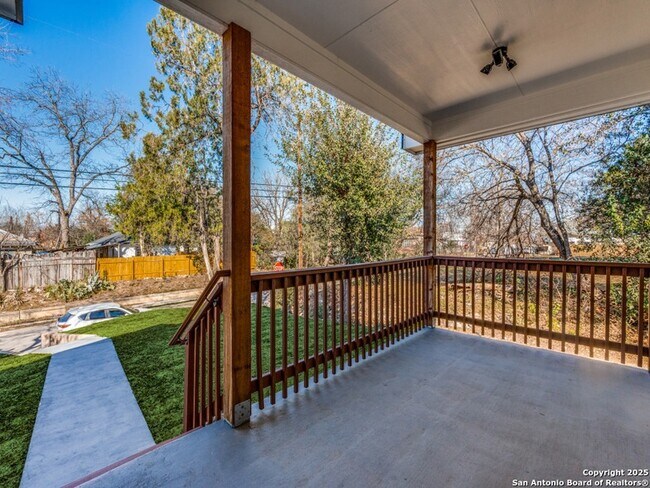 Photo - 938 Dawson St