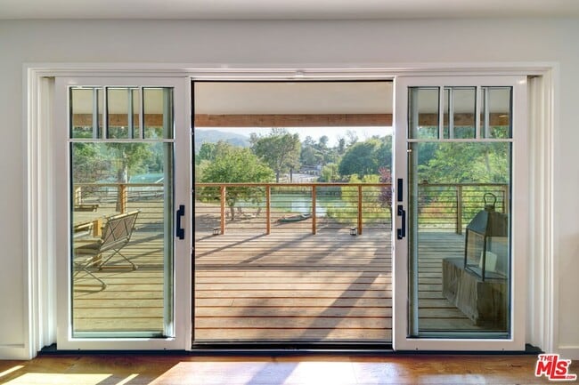 Building Photo - 2310 Laguna Cir Dr