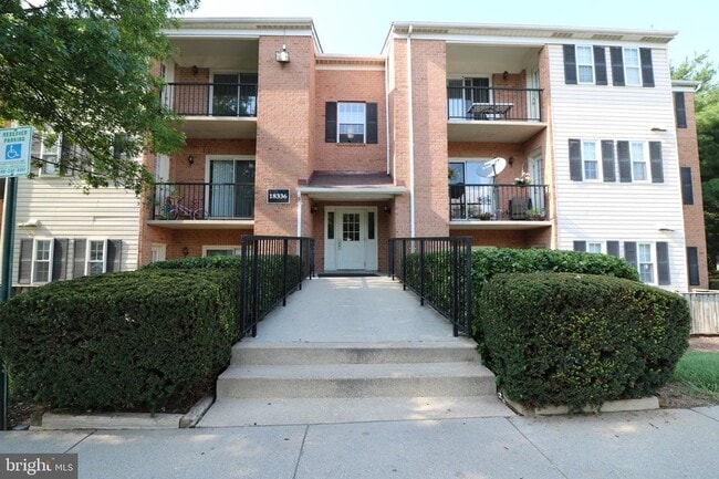 Building Photo - 18318 Streamside Dr Unit 202
