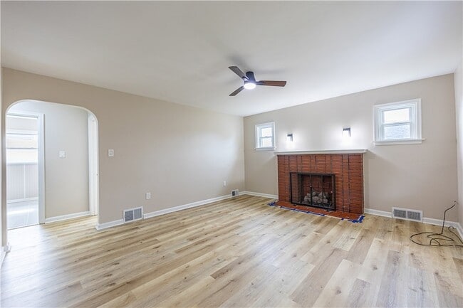 Photo - 552 Stephens St