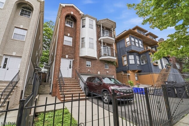 Building Photo - 83 Farley Ave