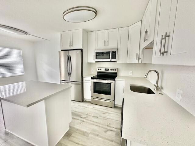 Photo - 478 Fanshaw L