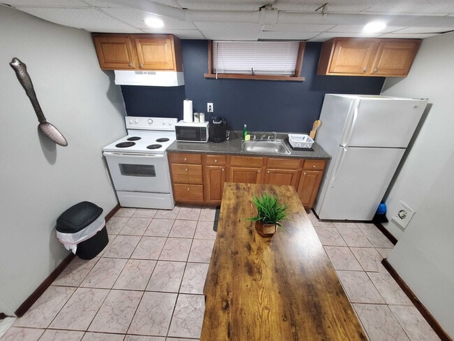 Building Photo - 37 Bancroft St Unit ID1373636P