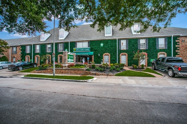 Photo - Bellaire Oaks Apartments