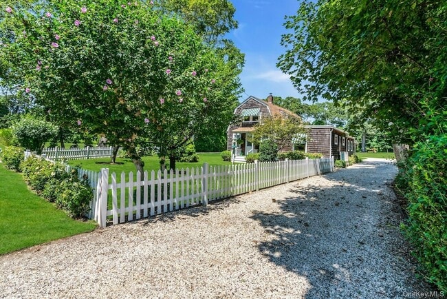 Photo - 107 Sebonac Rd