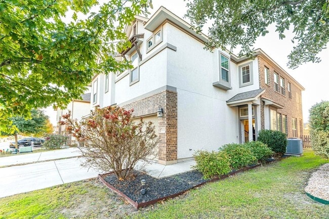 Photo - 2212 Dillon Pond Ln