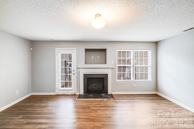 Photo - 3260 Barons Court Rd