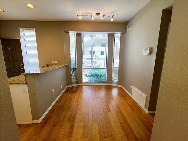 Photo - 2002 N Fitzhugh Ave Unit 2