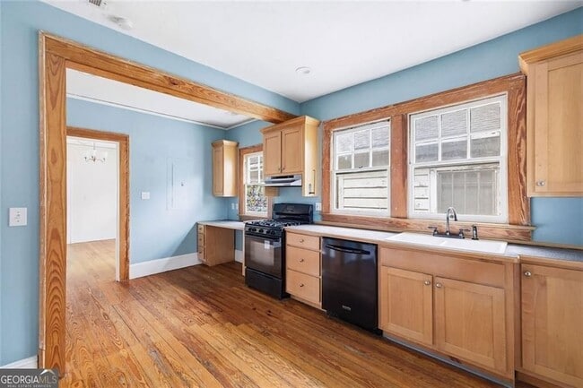 Photo - 114 E Maple St