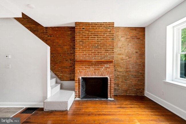 Photo - 937 N American St