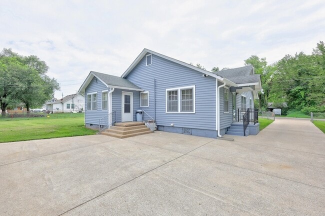 Photo - 110 Woodcraft Dr