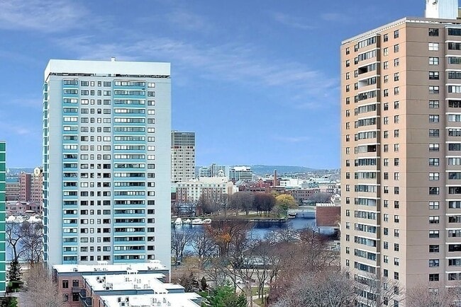 Photo - 9 Hawthorne Pl Unit 17B