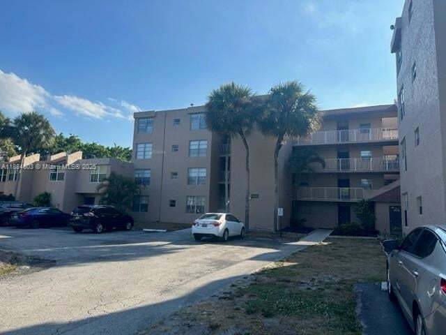Building Photo - 9450 Live Oak Pl Unit 108