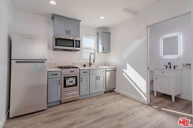 Photo - 1812 W Glenoaks Blvd