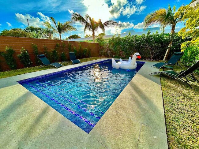 Photo - 549 NE 14th Ave Unit ID1369642P