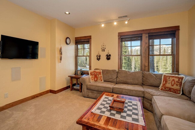 Photo - 14 Peaks View Dr Unit ID1255684P