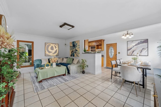 Building Photo - 2304 E 14th St Unit SI ID1464994P