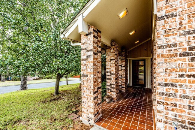 Photo - 422 River Oaks Dr