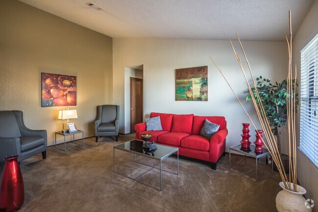 1 BR, 1 BA - 618 SF - Village Green