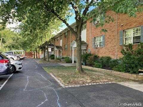 Photo - 502 Barclay Manor