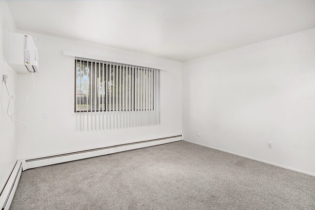 Photo - Glen Oaks Apartments