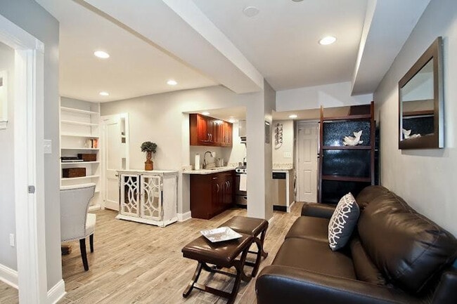 Building Photo - 1800 19th St NW Unit ID364P