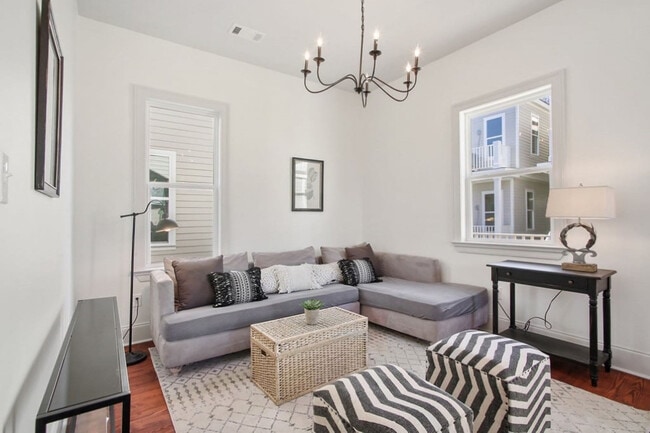 Building Photo - 2209 Louisiana Ave Unit ID1225795P