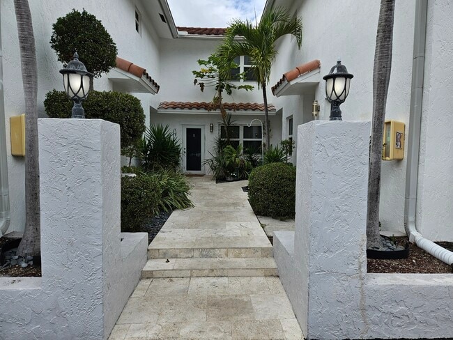 Photo - 3221 NE 15th St