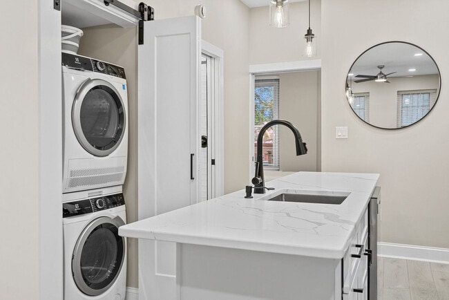 Photo - 218 4th St SE Unit ID1045686P