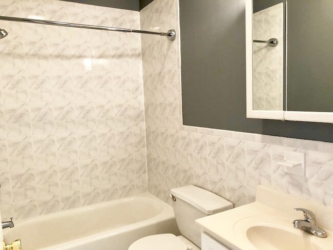 Photo - 505 Monroe St